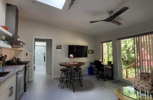 Comox Apartment | Forest Meadow Suite - modern, quiet, central location.