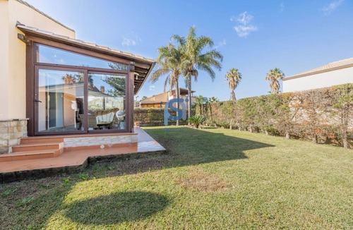 Piana Calzata Apartment | Frank's House, a villa surrounded by greenery with a private pool