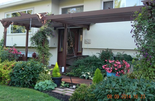 Saanichton House | From Butchart To Beaches, Make Our Home Your Home Away From Home Year Round.