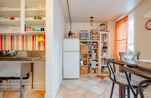 Downtown New Westminster Apartment | Fully equipped Loft style apartment Historic New Westminster
