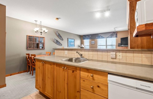 Silver Star Mountain Apartment | Fully-Equipped Creekside Studio Condo w/fireplace, near skiway, trails & village
