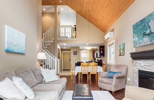 Regional District of Nanaimo Cottage | Fully-equipped near Rathtrevor Beach!