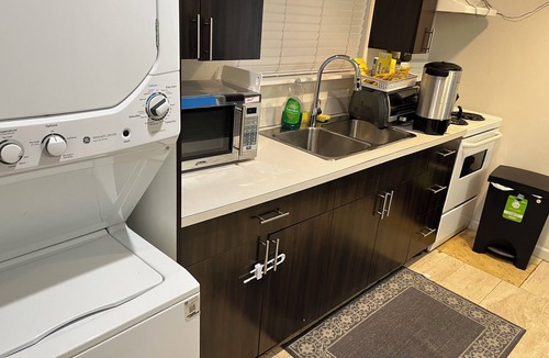 Oakridge Cottage | Fully, self contained unit, private entrance, all amenities, full kitchen,