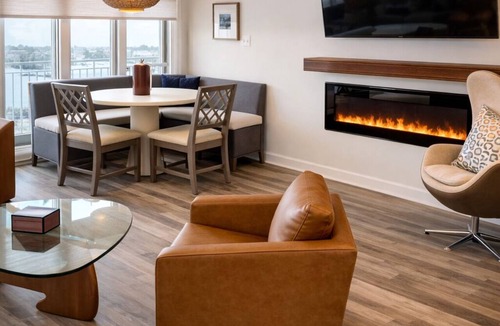 Huddleston Condo | FULLY updated: Step-Free access 2BR2BA 2 K & 1 Q. BEAUTIFUL & Pet friendly