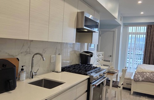 Dilworth Mountain Estates Apartment | Furnished studio, all incl, pet-friendly, view, Landmark District, Kelowna.
