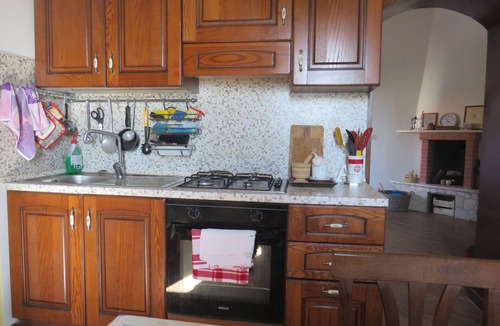 Rocca di Cave Apartment | G-House - Three Bedroom Apartment, Sleeps 5
