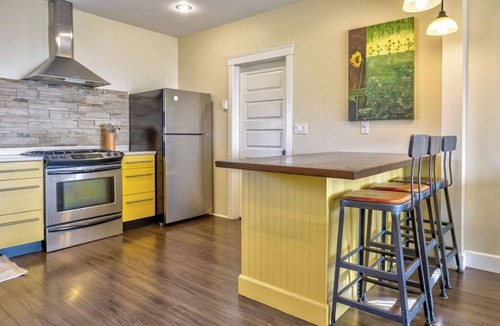 Vernon House | Gala House with views overlooking lakes and Vernon in North Okanagan