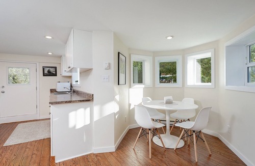 Saanich East House | Gallery Garden - Bright & Art-filled 1-Bedroom Suite by Victoria Prime!