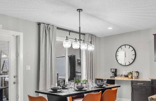 Northwest Edmonton House | Game Night Getaway - HotTub - AC - BBQ - Firetable - KingBed