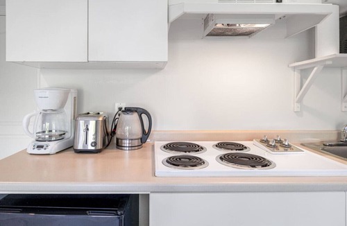 West Point Grey Condo | Garden Suite near Jericho Beach