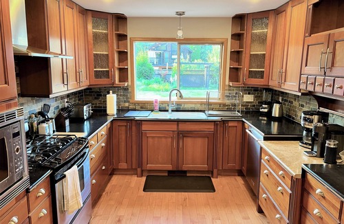 Garibaldi Highlands House | Garibaldi Getaway: hot tub, pool table, fire pit & EV charger - adventure base