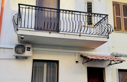 Palmi House | Gea Home Palmi - Sleeps 8 3 Bedrooms 3 Bathrooms