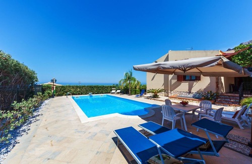 Custonaci House | Gemütliches Haus in Custonaci mit privatem Pool by Interhome