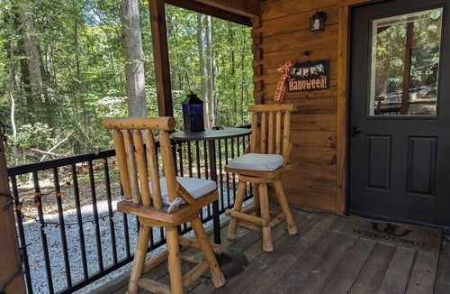 Clayton Cabin | Glamping at Tiny House! Perfect Romantic Cabin Getaway on Horse Farm