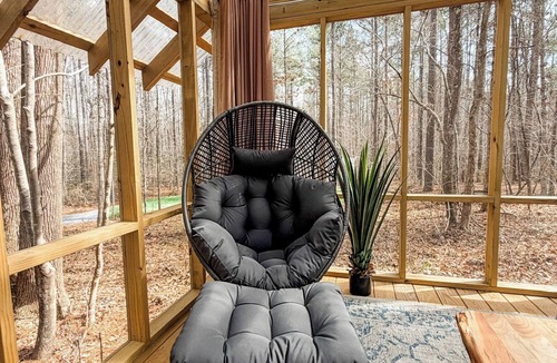 Henderson Cabin | Glamping Screenhouse at Kerr Lake — "The Retreat"