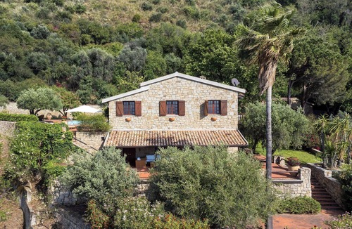 Catute Villa | Gli Ulivi - Four Bedroom Villa, Sleeps 8