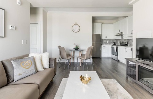 Smiths Falls Apartment | GLOBALSTAY . Rideau Private Apartment w Kingsize bed. Parking.