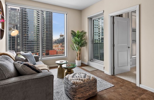 Victoria Park Apartment | GLOBALSTAY. Charming 2Bd 2Ba,Tower view, Parking