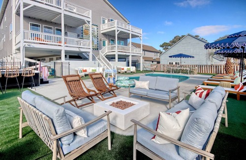 Crescent Beach House | Golf Sim, Theater, Games, Walk to Beach, Sleeps 28