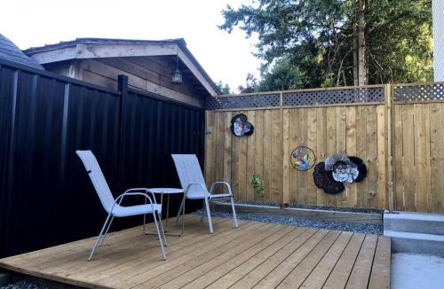 Maple Ridge Apartment | Gorgeous 2 Bedrooms Suite Private entrance with patio-Free Parking