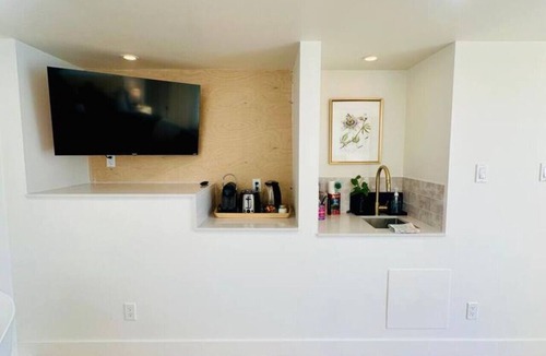 Bowen Island Apartment | Gorgeous Ocean & Mountain View King Suite