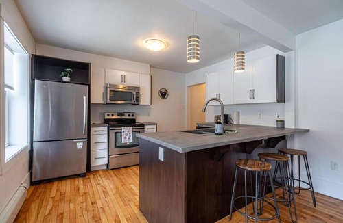 Bedford Apartment | Gorgeous & Sunny Executive Suite AC, Unit #2