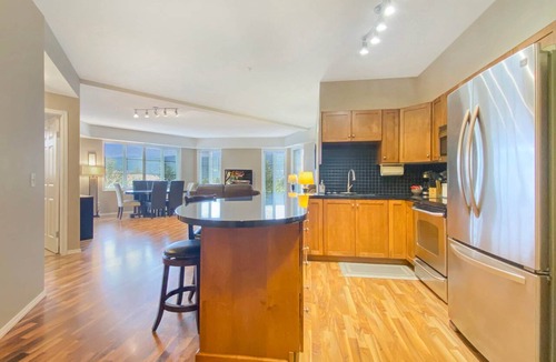Quail Ridge Apartment | Grand Condo Near Airport - Pool and Golf! 1210