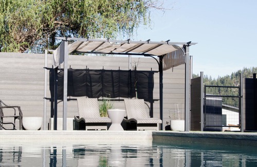 Glenmore House | Grand Oasis Kelowna, Resort-Style Pool, Hot Tub, Sauna 5 Min to Downtown
