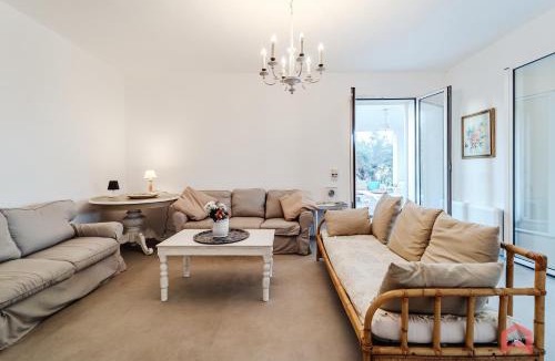 Terrasini Villa | Grande e Luminosa Villa con Piscina vicino al Mare