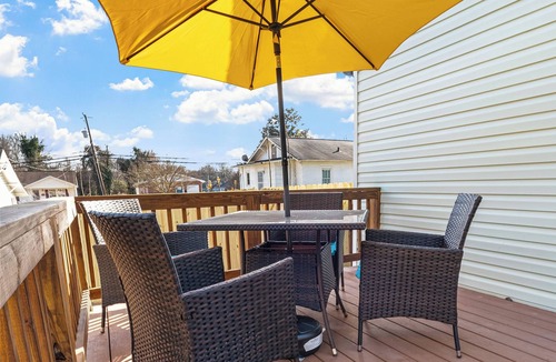 Greensboro House | Great for Groups 3BR/3.5BA Greensboro Home -Private Baths Near Coliseum