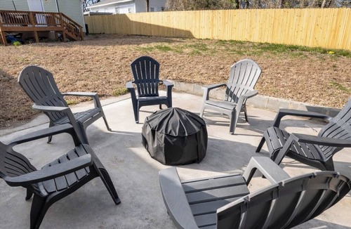 Greensboro House | Great for Groups 3BR/3.5BA Greensboro Home -Private Baths Near Coliseum