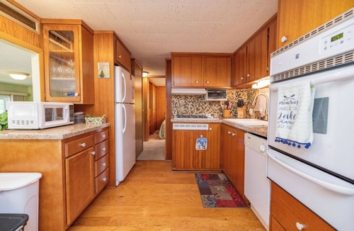 Wise House | Great Swimming Dock, Sunset Views on Lake Gaston, Kayaks, Pet Friendly
