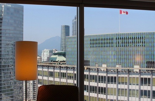 Downtown Vancouver Hotel | Great value! Top rated in heart of downtown Vancouver near shops, dining & shows