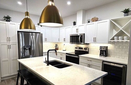 Osoyoos House | Grey Osprey Cottage #66