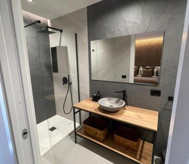 Aspra Apartment | Grifone Suite with Private Jacuzzi
