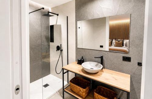 Aspra Apartment | Grifone Suite with Private Jacuzzi