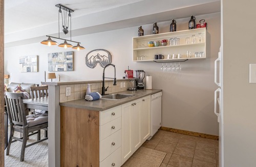Silver Star Mountain Condo | Ground floor Condo - BBQ, A/C, great access to trails and village