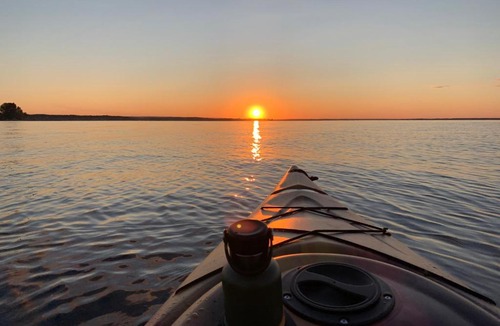 Mashteuiatsh Hotel | Hébergement Plage Robertson - Pods au bord du lac