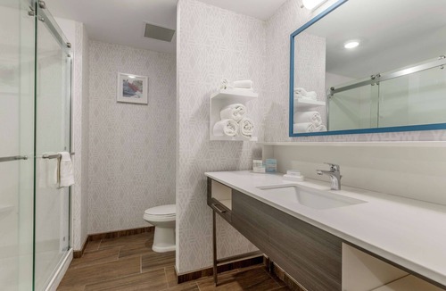 Camden Hotel | Hampton Inn Camden