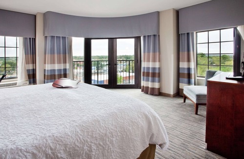 Carrboro Hotel | Hampton Inn & Suites Chapel Hill-Carrboro/Downtown