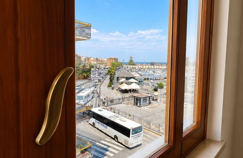 Milazzo House | HARBOR ELEGANCE ESTATE