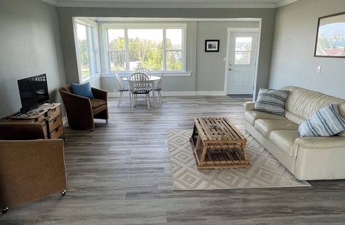 Dipper Harbour House | Harbour Breeze 3-bedroom house overlooking Dipper Harbour.