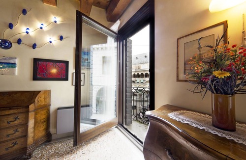 City Center Padova Apartment | Heart of Padua, Elegant apartment on Piazza delle Erbe & Palazzo della Ragione