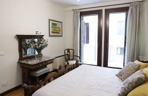 City Center Padova Apartment | Heart of Padua, Elegant apartment on Piazza delle Erbe & Palazzo della Ragione