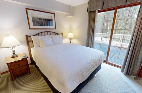 Sun Peaks Hotel | Hearthstone Lodge #325