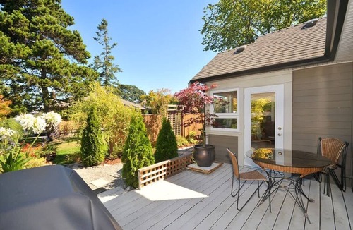 Sidney House | Heron View Cottage Coastal Family Stay