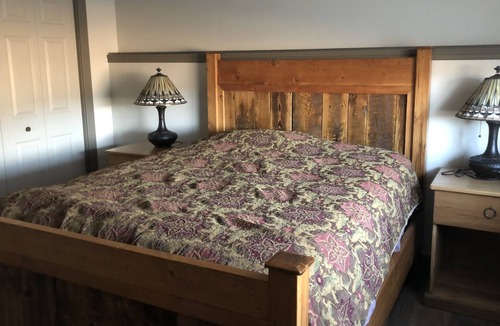 Oliver House | Hillside Haven - Wine Country - Hot tub