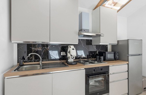 Isola delle Femmine Apartment | Hilten Luxury Sunset Holiday Home with Mountain View, Private Garden and Wi-Fi