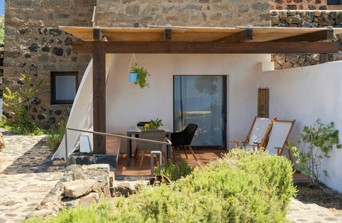 Pantelleria House | Historic dammuso with sunset views in Rekhale