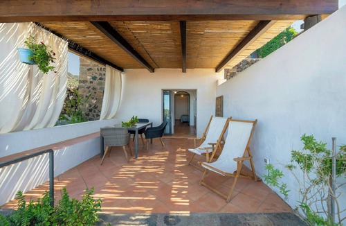 Pantelleria House | Historic dammuso with sunset views in Rekhale